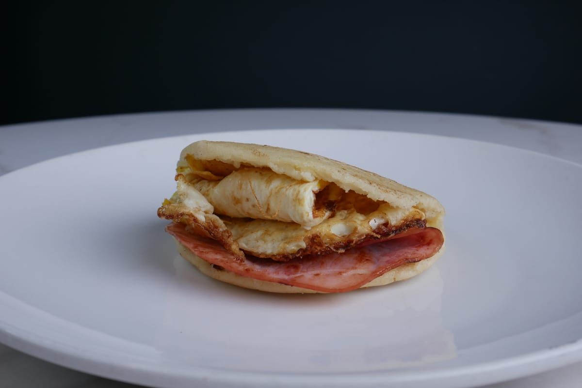 Arepa Huevo con Jamón